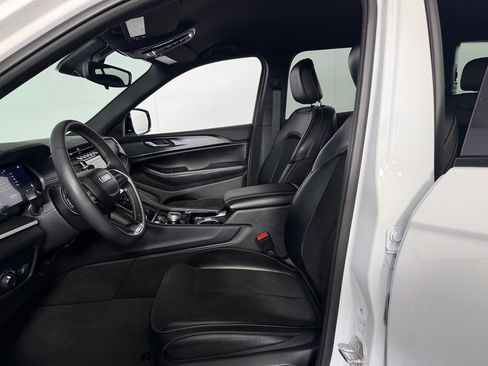 Certified 2023 Jeep Grand Cherokee L Laredo AWD/4WD image 19