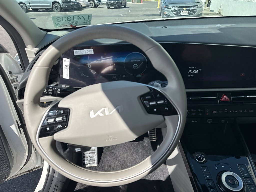 Used 2024 Kia Niro Wave w/ Wave Preserve Package FWD image 12