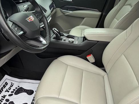 Used 2022 Cadillac XT4 Luxury w/ Cold Weather Package image 11