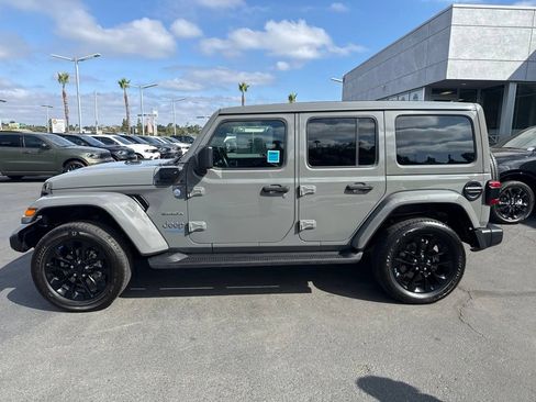 Used 2022 Jeep Wrangler Unlimited Sahara w/ Cold Weather Group AWD/4WD image 4
