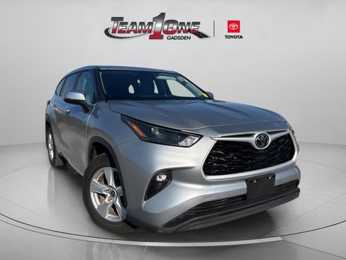 Used 2023 Toyota Highlander LE image 1