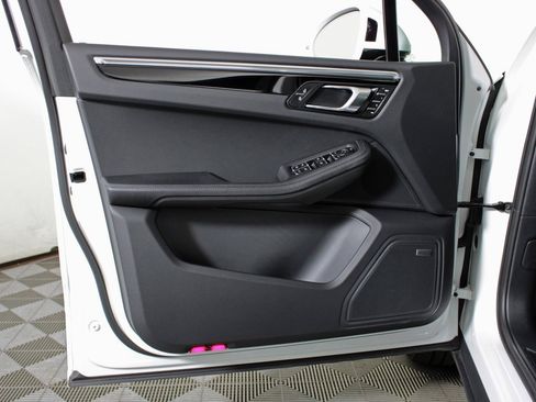 Used 2024 Porsche Macan w/ Premium Plus Package image 15