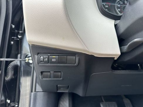 Used 2022 Toyota Corolla Cross L FWD image 30