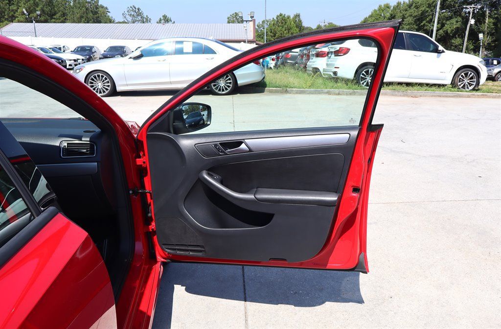 Used 2016 Volkswagen Jetta Sport FWD image 34