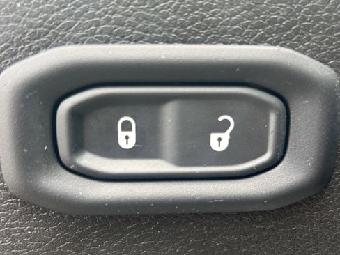 Used 2023 Jeep Gladiator Sport image 6