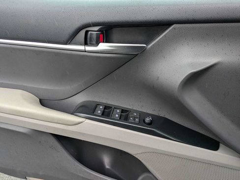 Used 2018 Toyota Camry LE FWD image 6