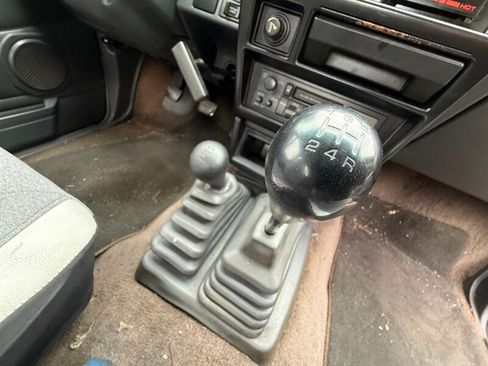 Used 1993 Nissan Pickup 4x4 King Cab image 15