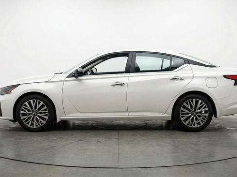 Used 2025 Nissan Altima 2.5 SV FWD image 5