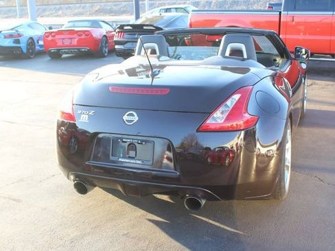 Used 2010 Nissan 370Z Touring w/ Sport Pkg image 31