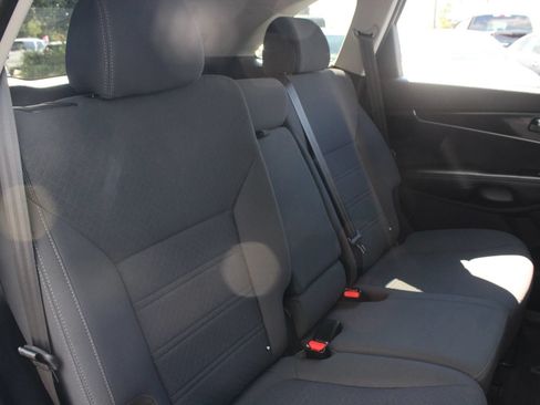 Used 2019 Kia Sorento L FWD image 19