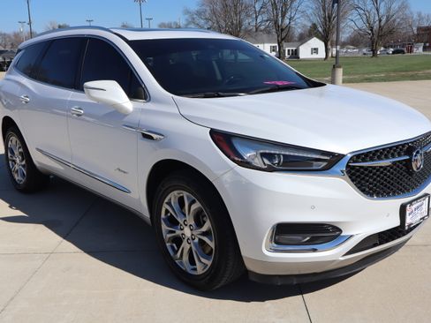 Used 2019 Buick Enclave Avenir w/ Avenir Technology Package image 4