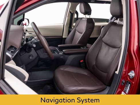 Used 2021 Toyota Sienna Platinum image 15