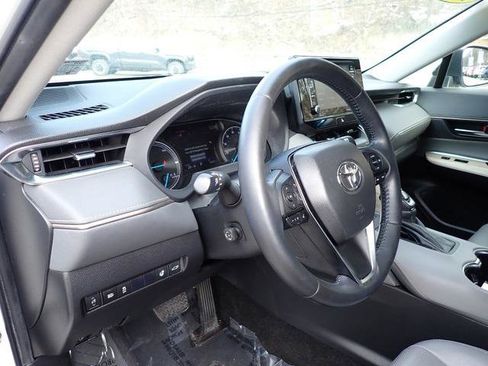 Certified 2021 Toyota Venza XLE image 14