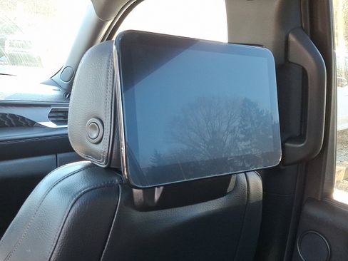 Used 2024 GMC Yukon XL Denali w/ Denali Reserve Package image 12