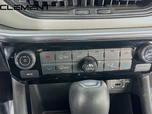 Used 2023 Jeep Compass Limited image 22