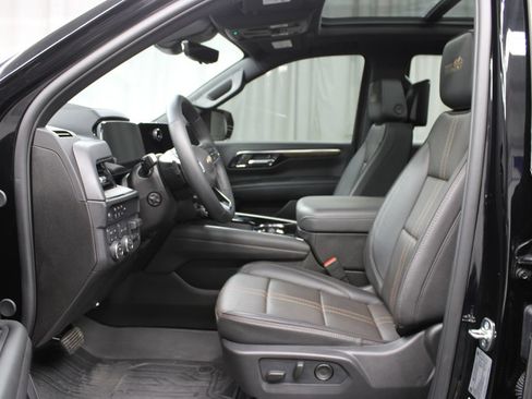 Used 2025 Chevrolet Tahoe High Country AWD/4WD image 15