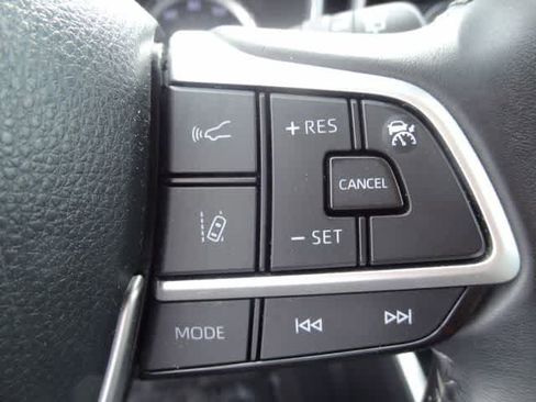 Used 2023 Toyota Highlander XLE FWD image 22