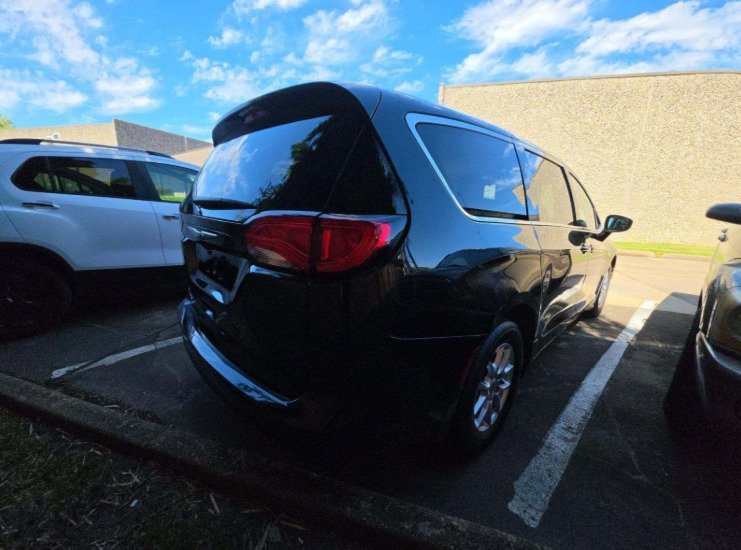 Used 2024 Chrysler Voyager LX FWD image 2