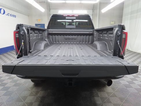 Used 2025 GMC Sierra 2500 AT4X image 43