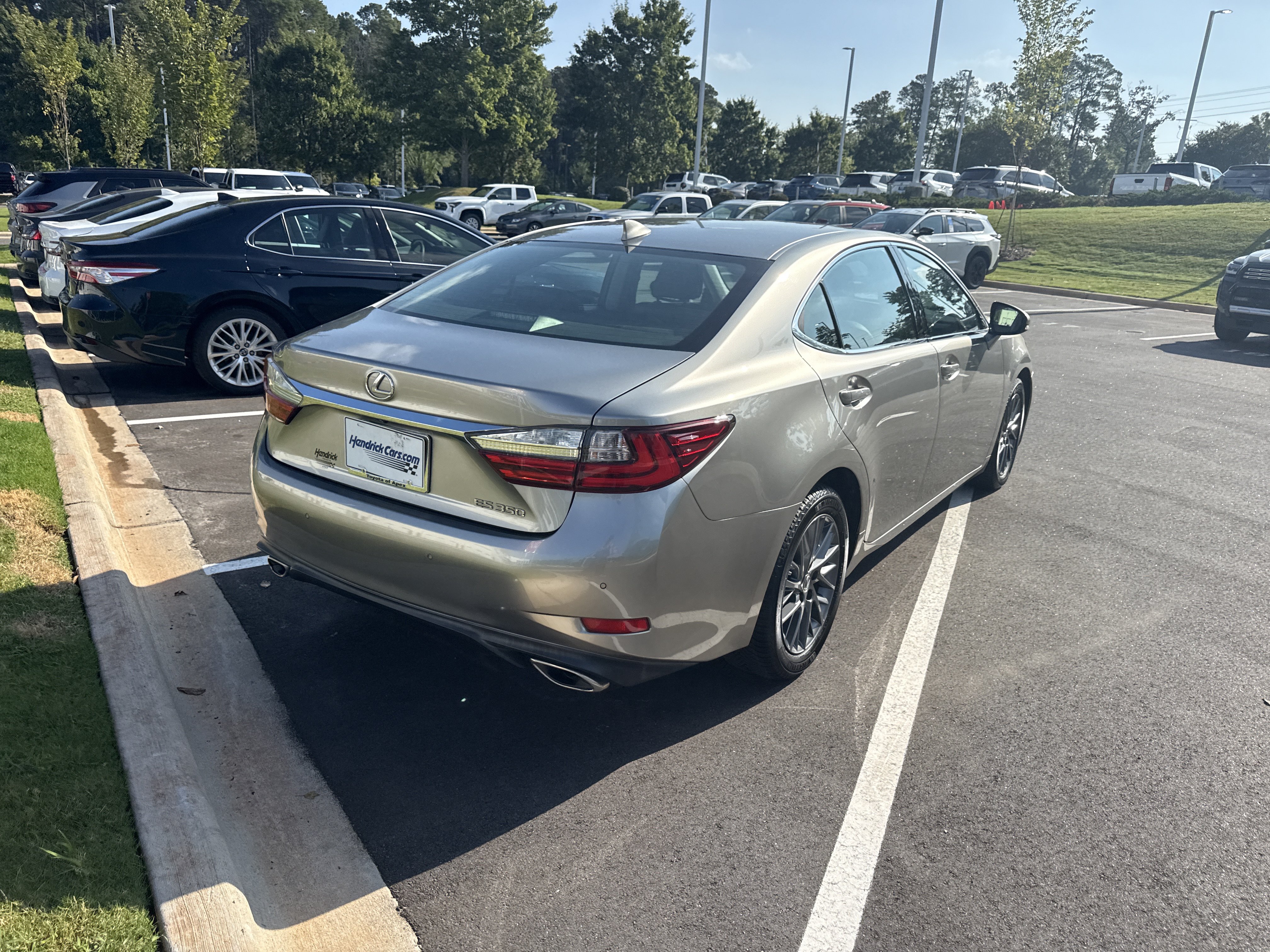 Used 2018 Lexus ES 350 w/ Navigation System Package FWD image 10