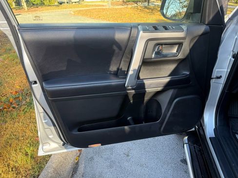 Used 2019 Toyota 4Runner SR5 image 15