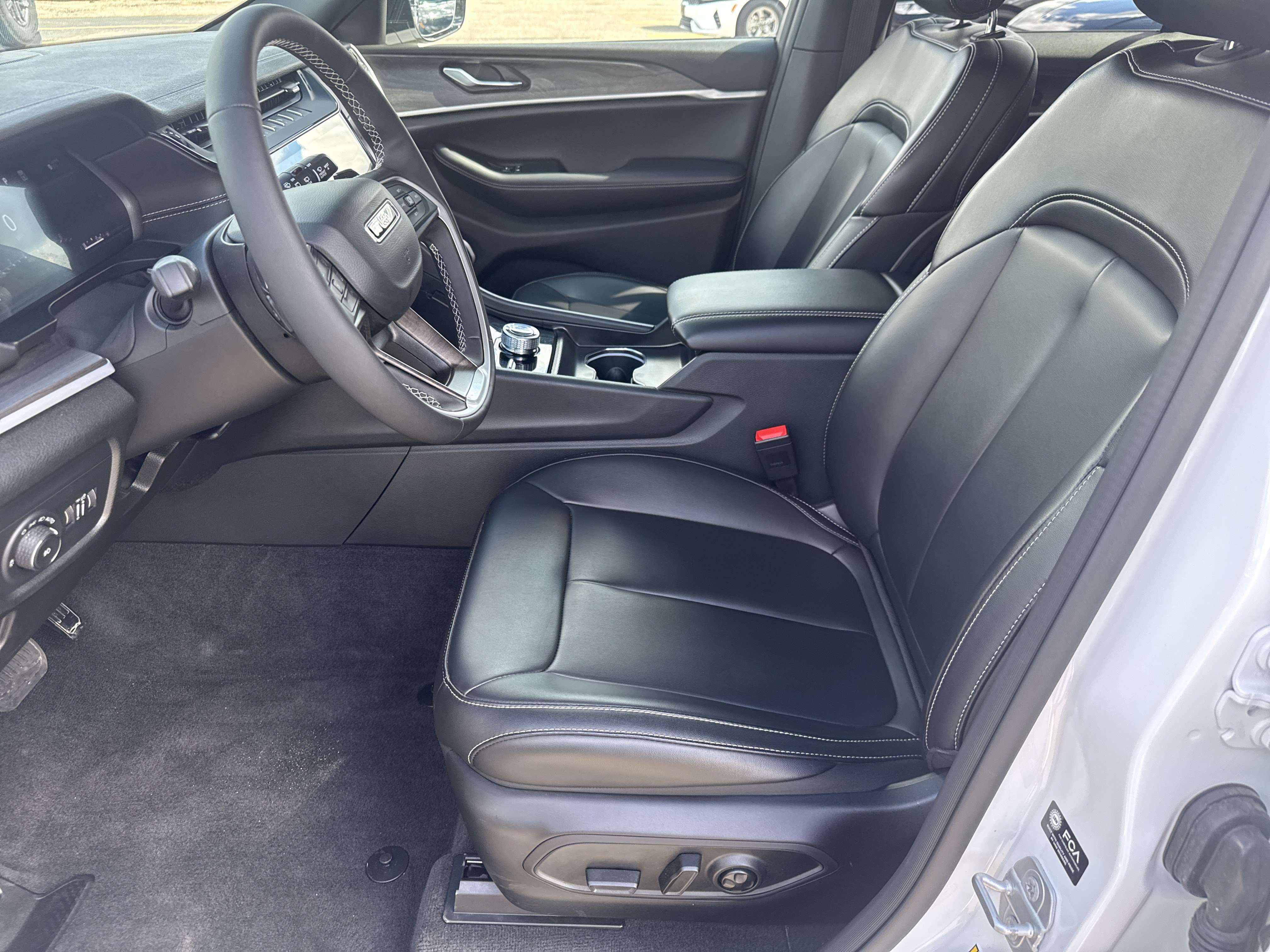 New 2026 Jeep Grand Cherokee Limited w/ Limited Altitude Package AWD/4WD image 5