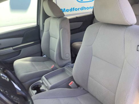 Used 2016 Honda Odyssey SE image 11