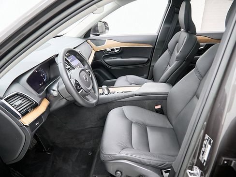 Used 2023 Volvo XC90 B6 Plus w/ Protection Package Premier image 18