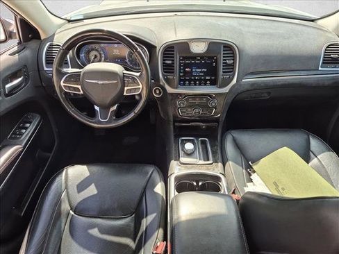 Used 2018 Chrysler 300 Limited RWD image 19