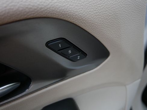 Used 2022 Chrysler Pacifica Touring-L FWD image 22