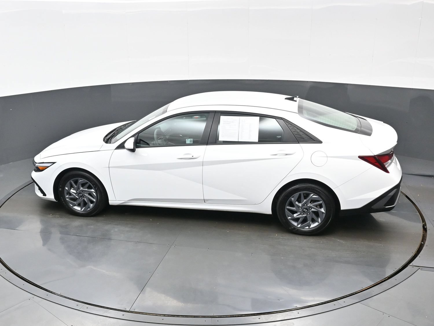 Certified 2024 Hyundai Elantra SEL FWD image 33