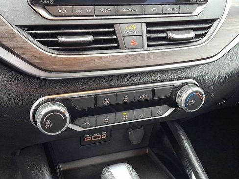 Used 2024 Nissan Altima 2.5 SV image 12