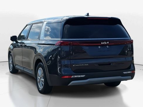 Used 2022 Kia Carnival LX image 7