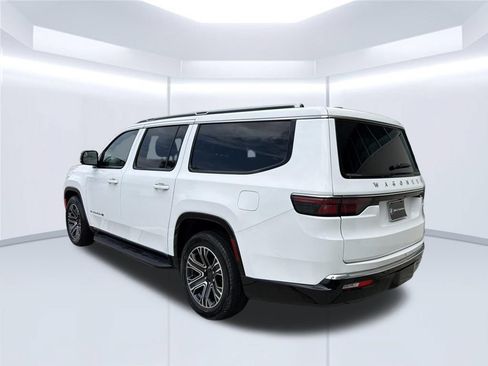 Used 2024 Jeep Wagoneer L Series II RWD image 5