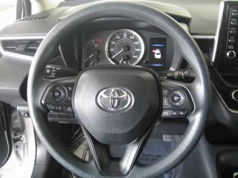 Used 2020 Toyota Corolla LE image 12