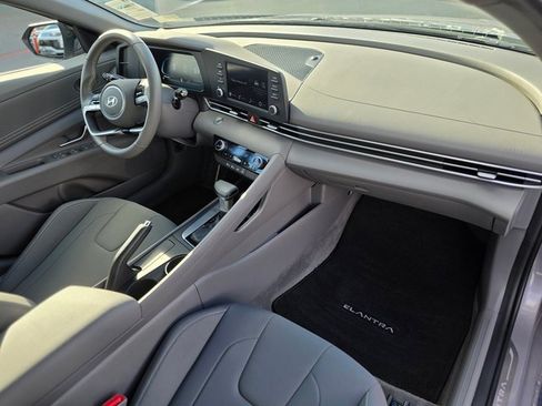 Certified 2025 Hyundai Elantra Sport image 9