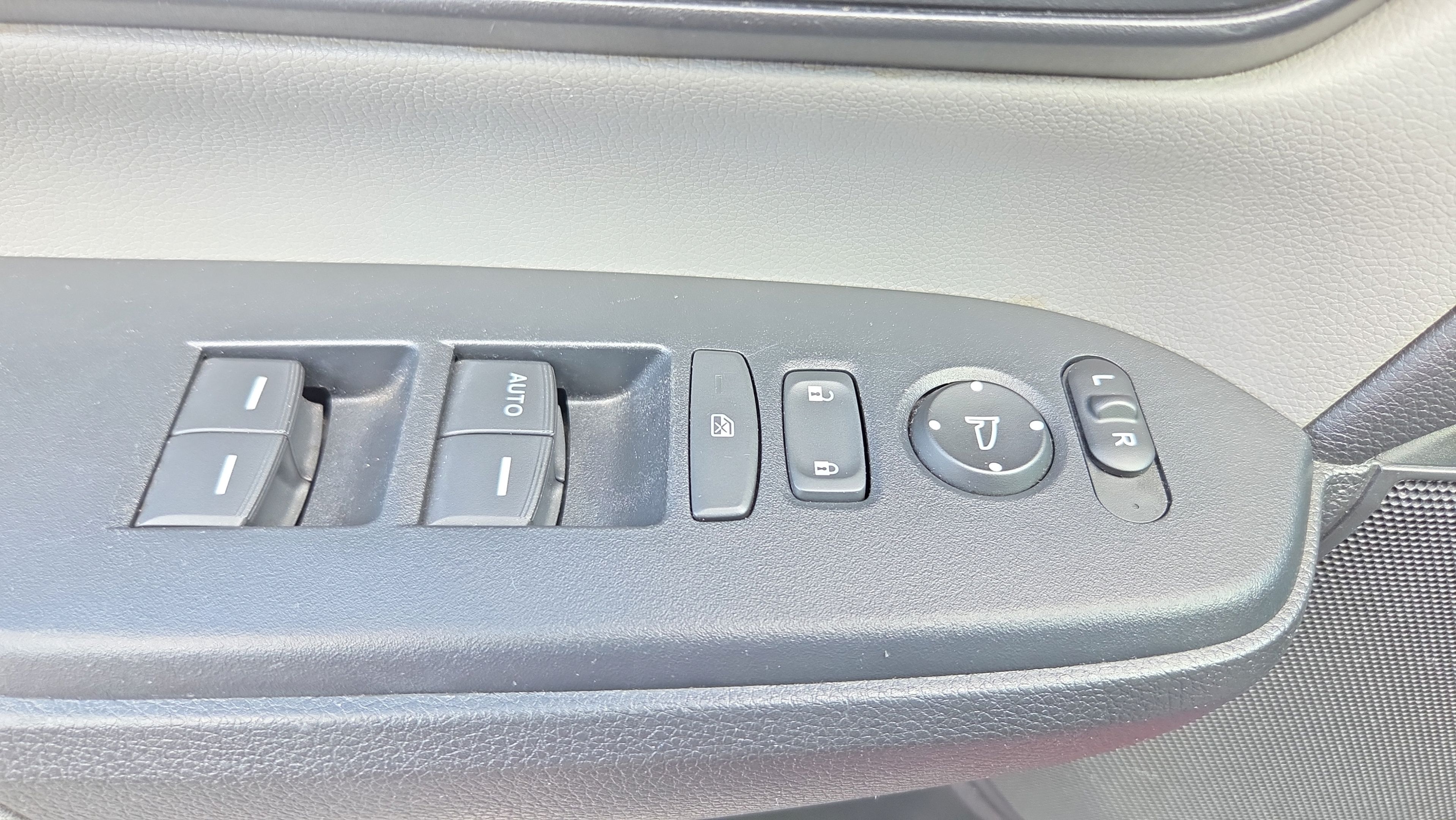 Used 2020 Honda CR-V LX image 32