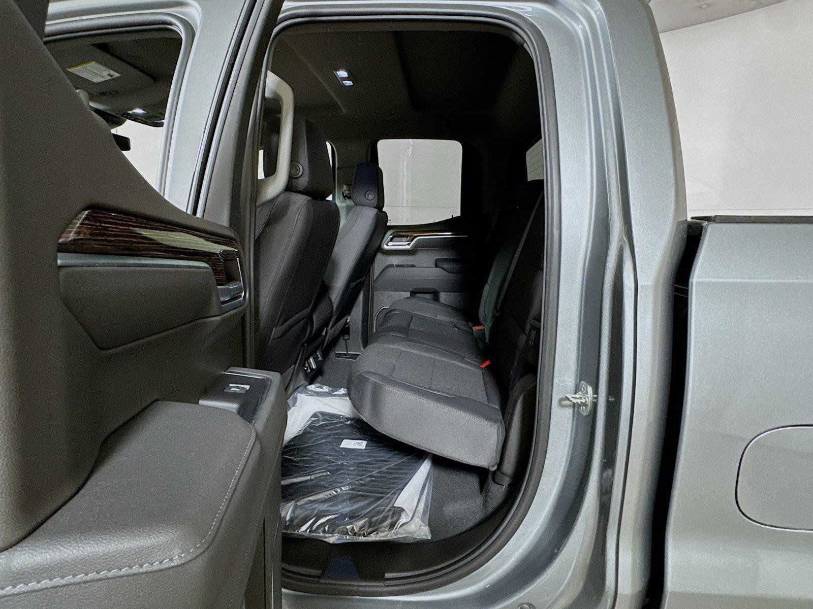 New 2026 GMC Sierra 1500 SLE w/ Preferred Package RWD image 13