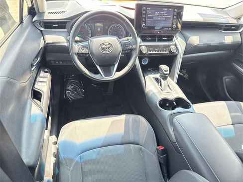 Used 2022 Toyota Venza LE image 7