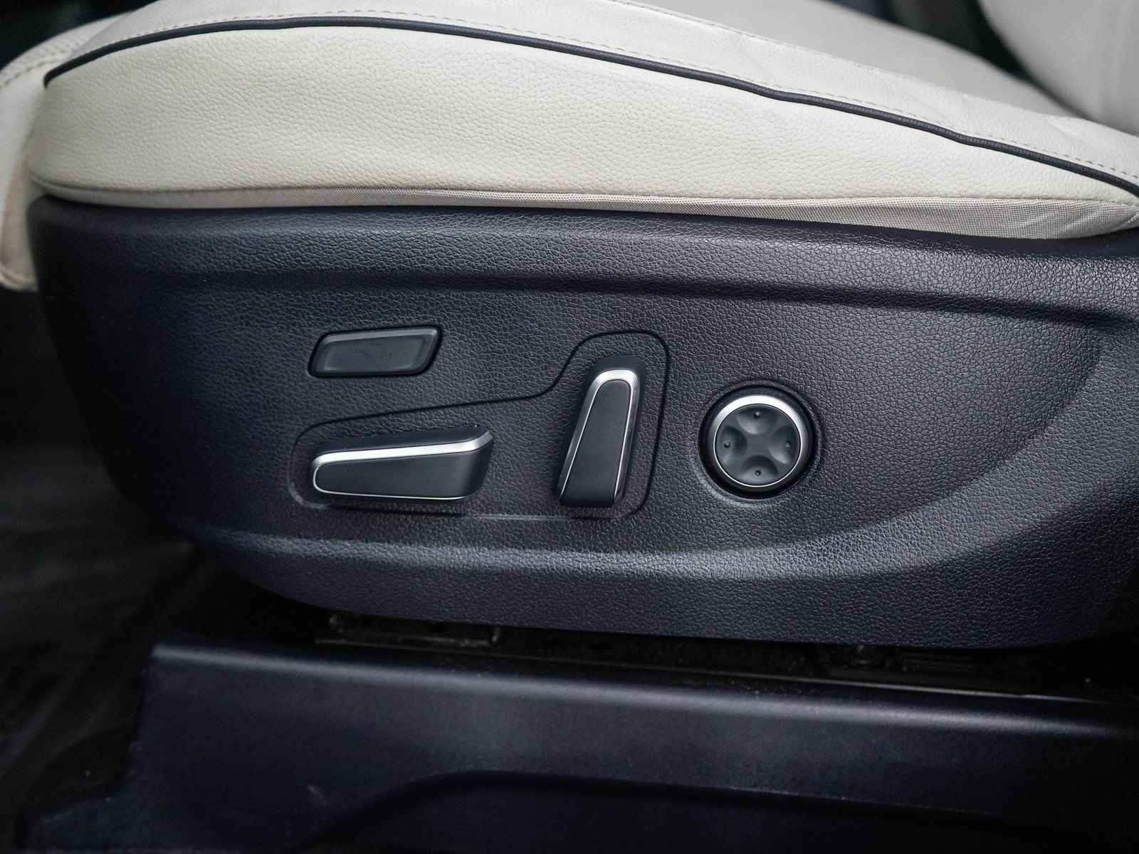 Used 2024 Hyundai Palisade Limited AWD/4WD image 28