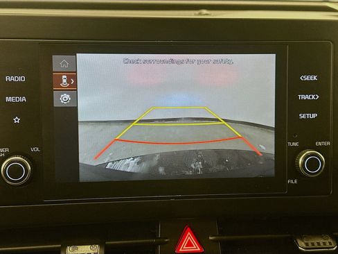 Used 2025 Kia Sportage LX image 23