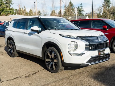 New 2026 Mitsubishi Outlander SE image 1