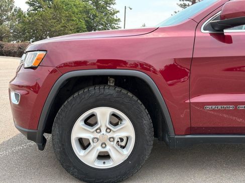 Used 2017 Jeep Grand Cherokee Laredo AWD/4WD image 11