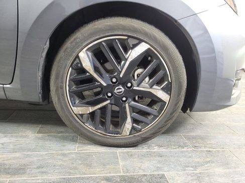 Used 2024 Nissan Versa SR image 4