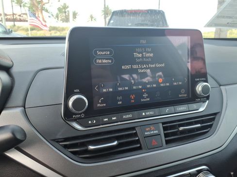 Certified 2025 Nissan Altima 2.5 SR FWD image 19