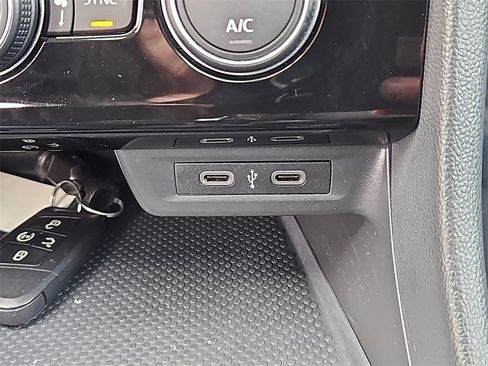 Used 2020 Volkswagen Jetta SE w/ SE Cold Weather Package image 18