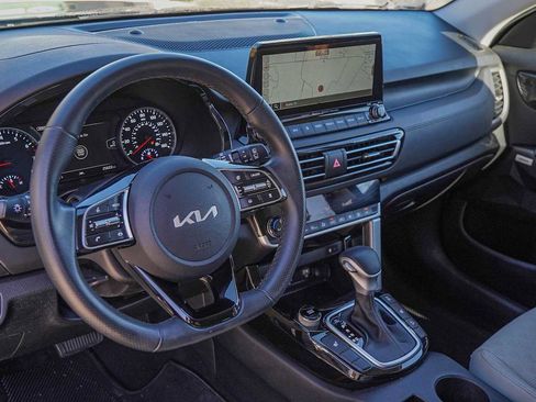 Used 2023 Kia Seltos SX image 9