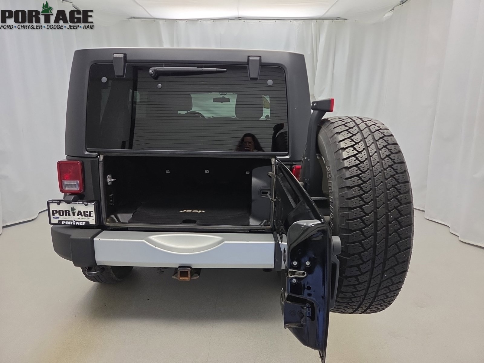 Used 2012 Jeep Wrangler Unlimited Sahara w/ Connectivity Group AWD/4WD image 29