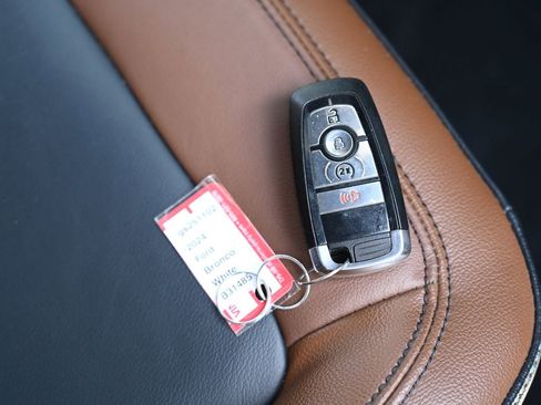 Used 2024 Ford Bronco Outer Banks image 48