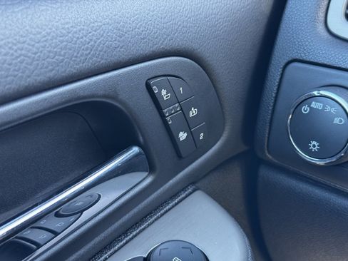 Used 2012 Chevrolet Avalanche LT image 29